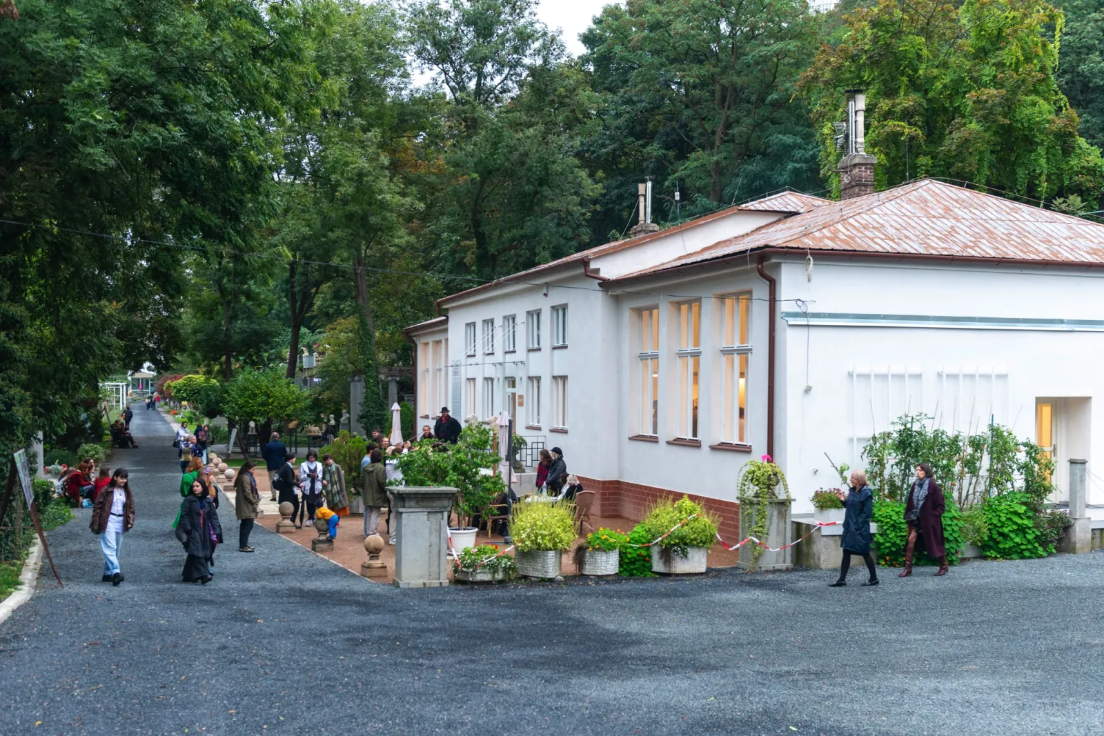 Umělecká zahrada: Původní sochařský ateliér s krásnou zahradou a atriem pro různé typy akcí