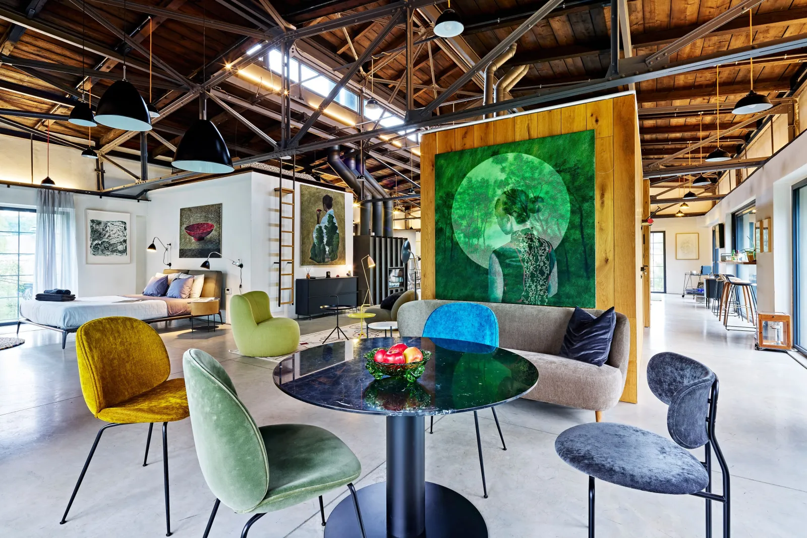 Industrial loft with a contemporary art gallery for small corporate events – photo 2