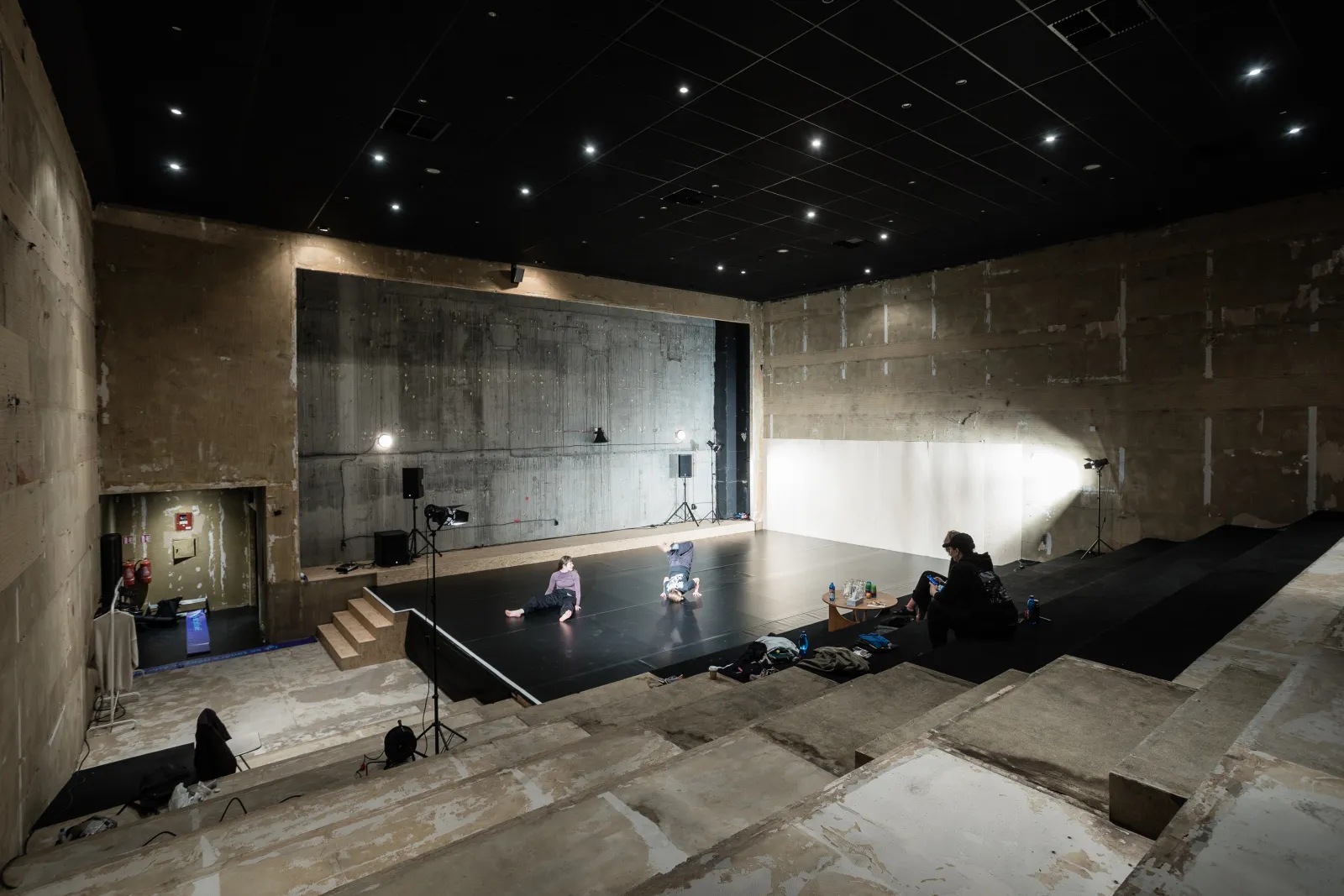 A multifunctional dance hall in a former cinema auditorium for creative events