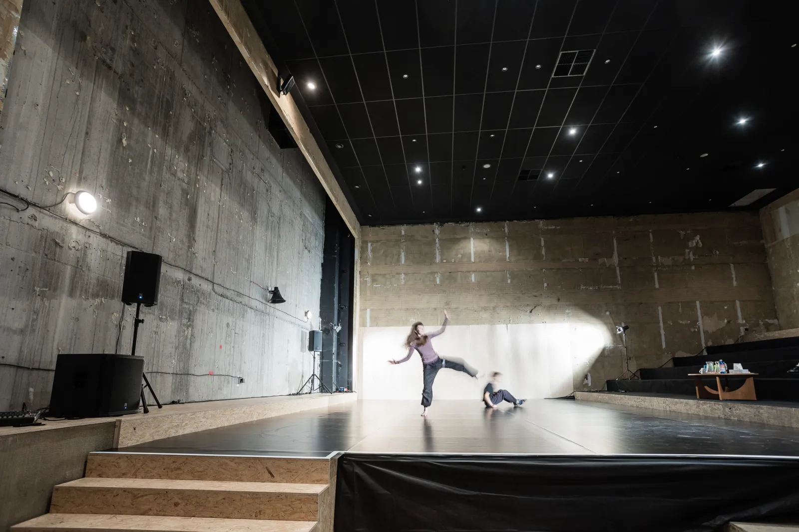 A multifunctional dance hall in a former cinema auditorium for creative events
