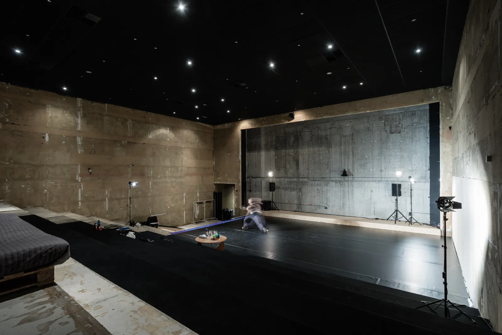 A multifunctional dance hall in a former cinema auditorium for creative events