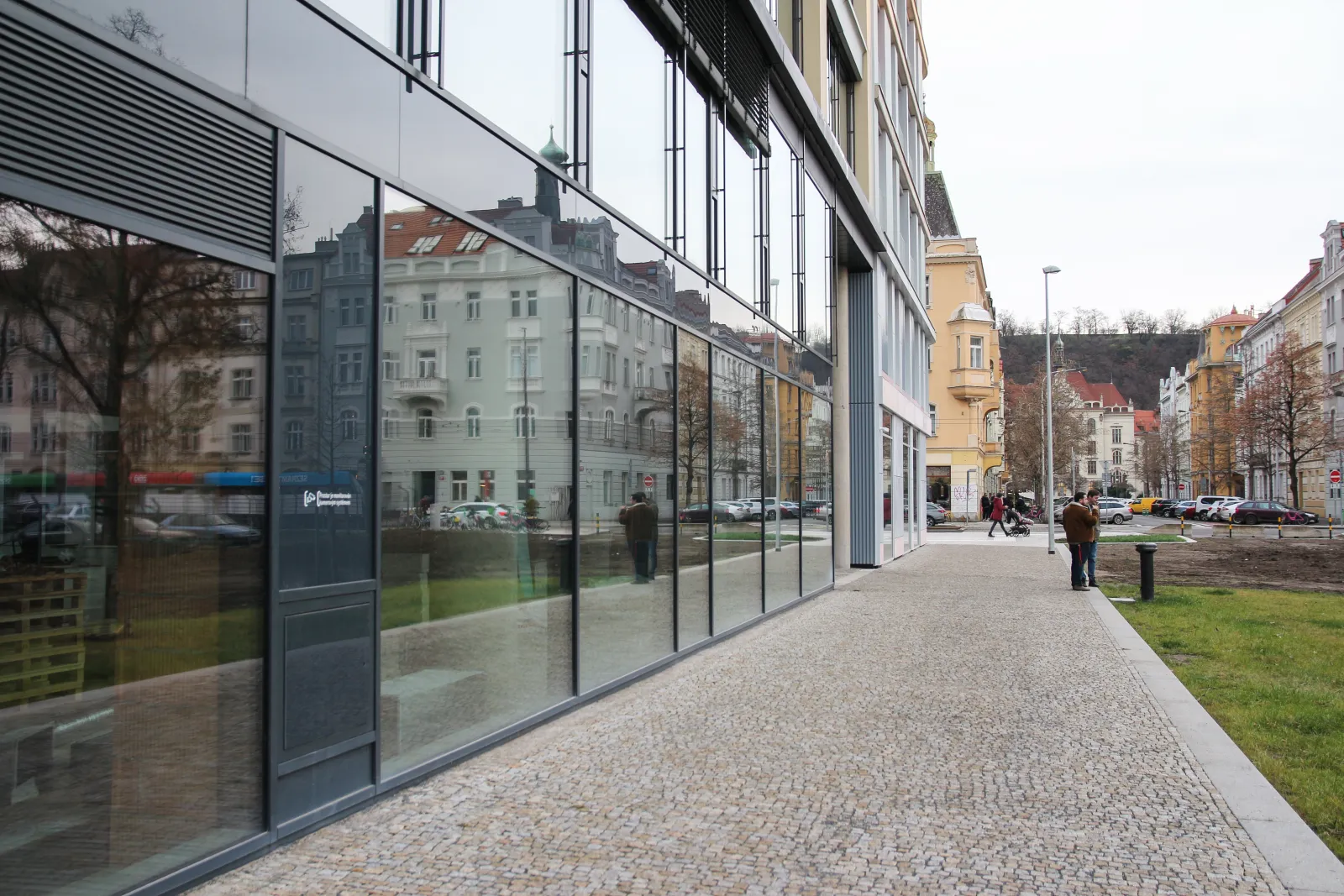 obchodní prostor k pronájmu block karlín praha 8