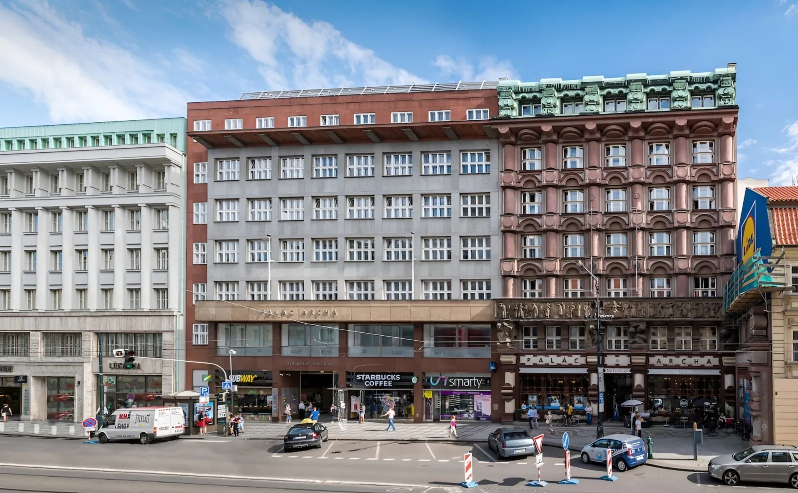 Rental of Retail Space 408 sqm in the Archa Palace