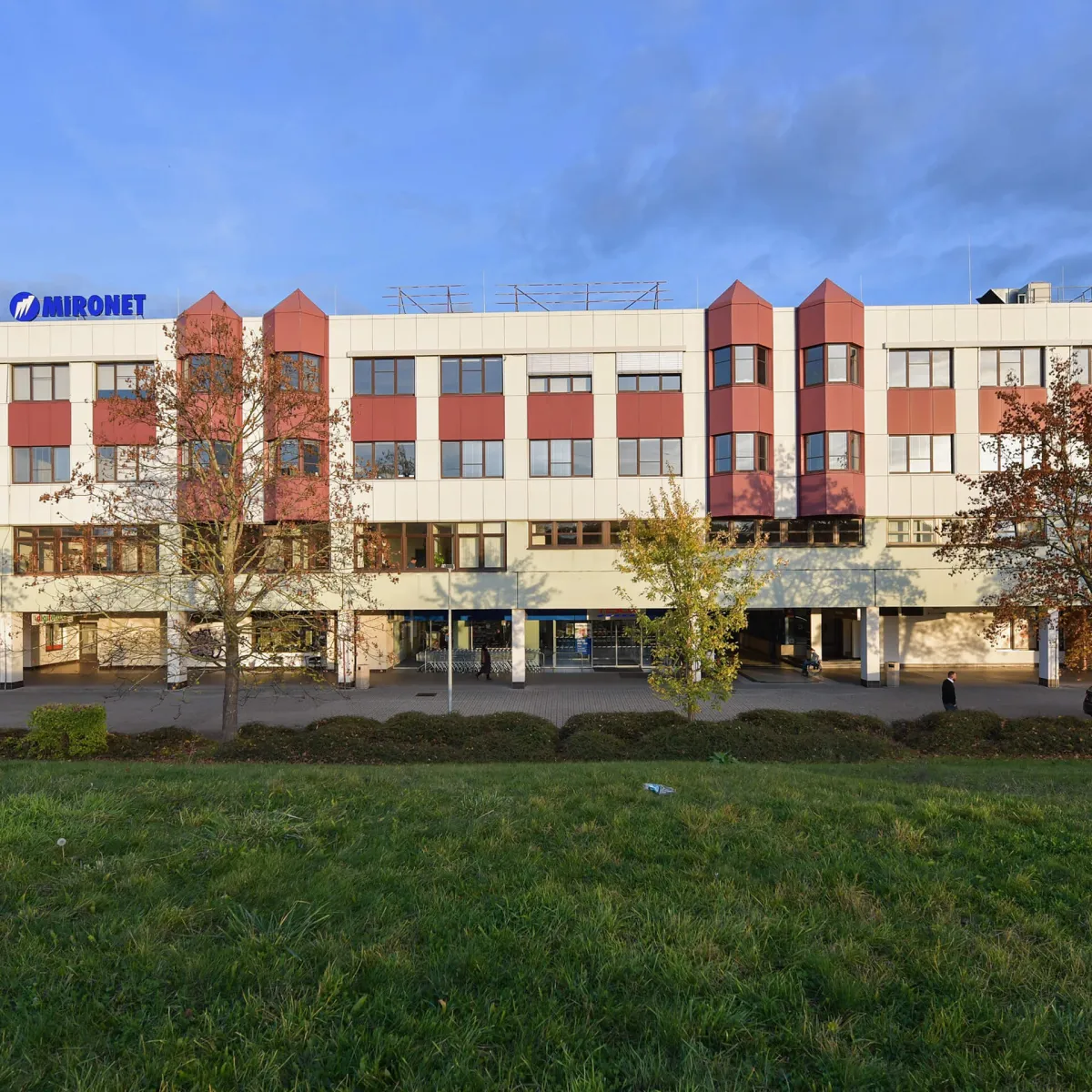 Pronájem obchodních prostor 987 m2 v Hráského v blízkosti Westfield Chodov