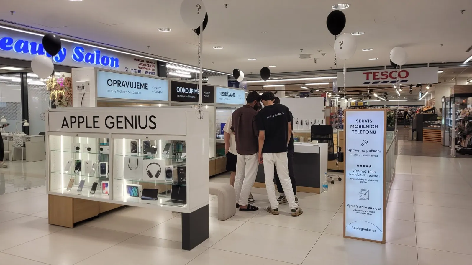 Pronájem obchodních prostor / prostor pro stánek OC Luka Living Praha 8 – fotka 2