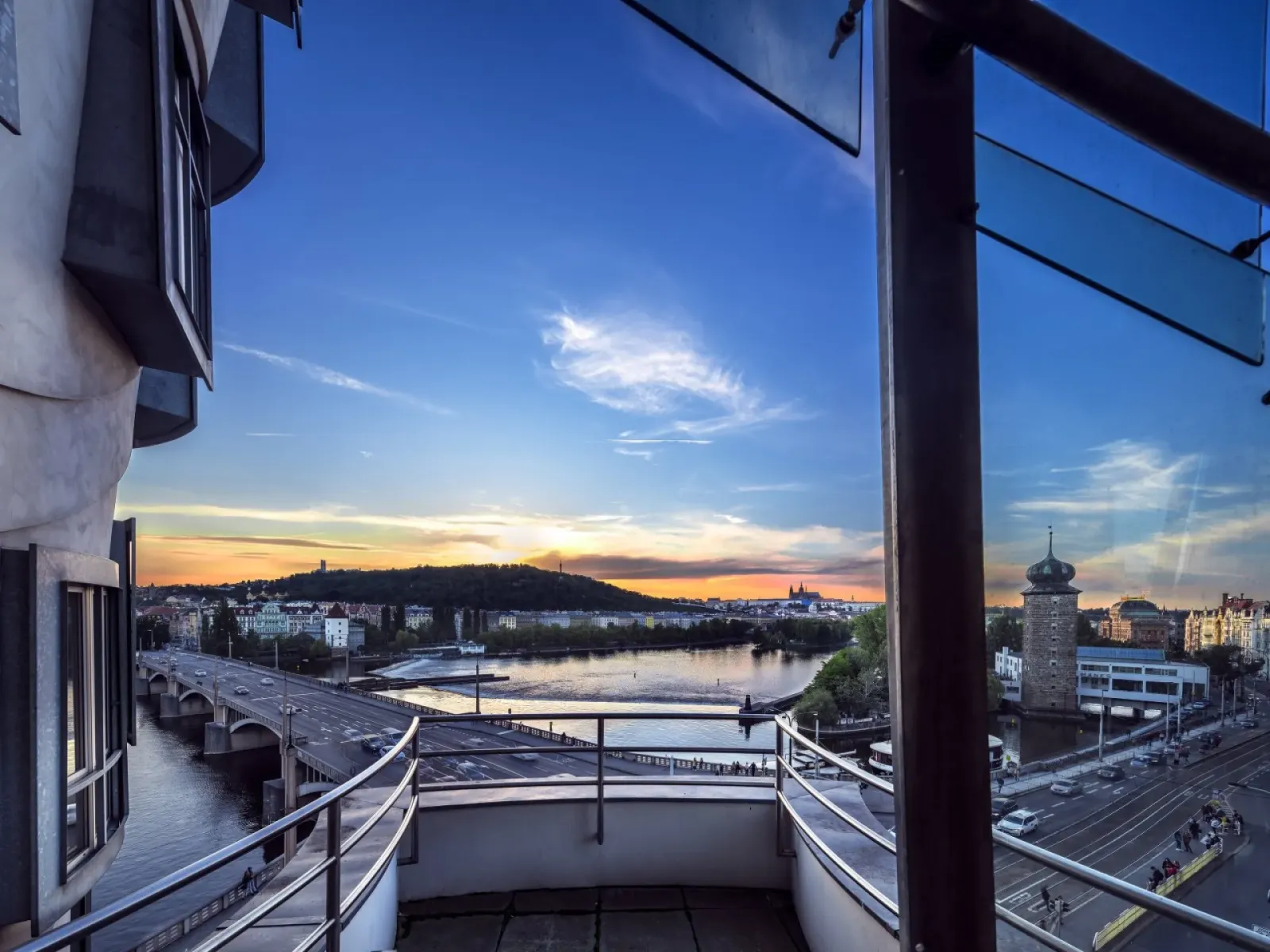 Dancing House office rental – an iconic building in Prague 1 by Dejsiprostor.