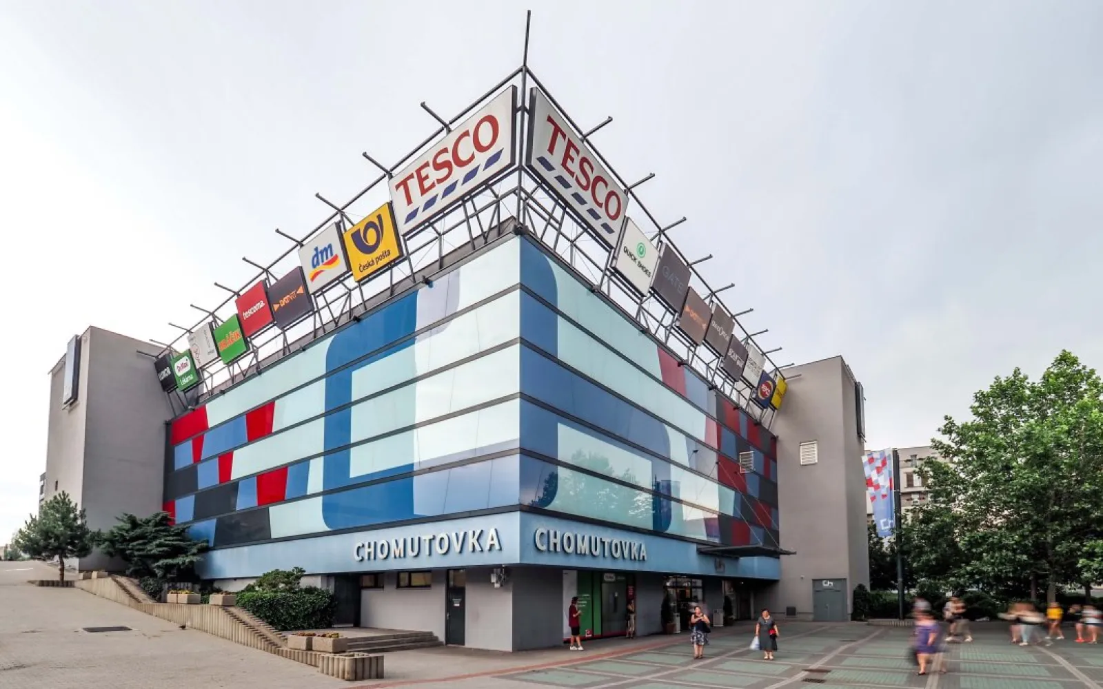 Pronájem obchodního prostoru nebo místa pro stánek v Obchodním centru Chomutovka