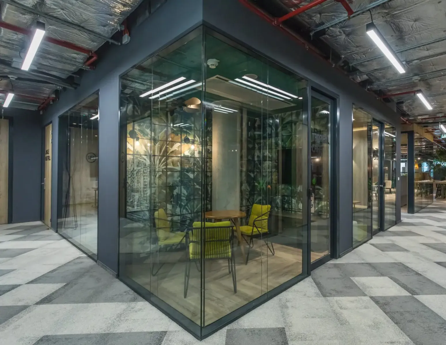 Praga Studios: Coworking Space for Lease in an Exceptional Building in Karlín