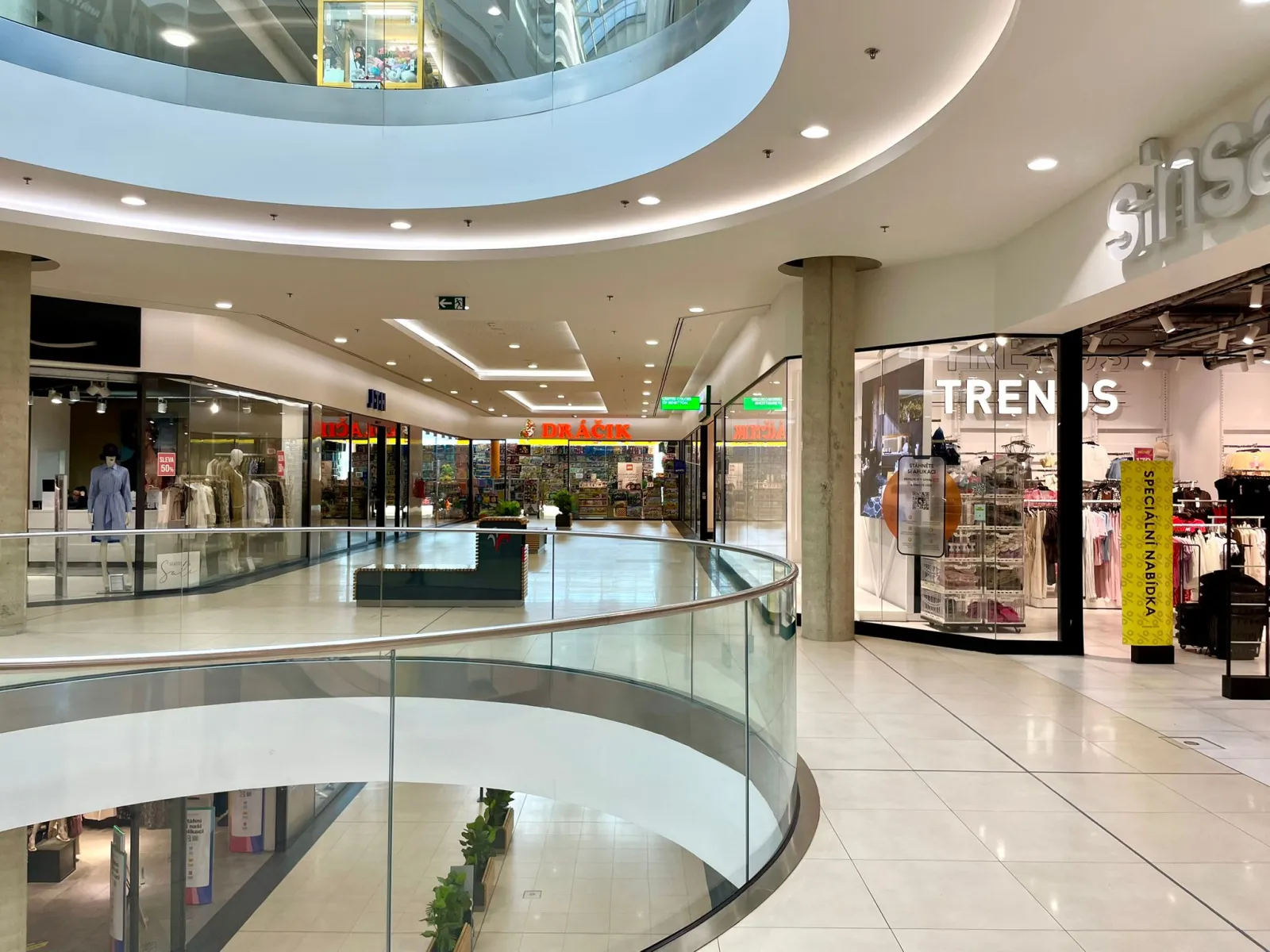 pronájem obchodní prostor / stánek nákupní centrum fontána teplice – fotka 2
