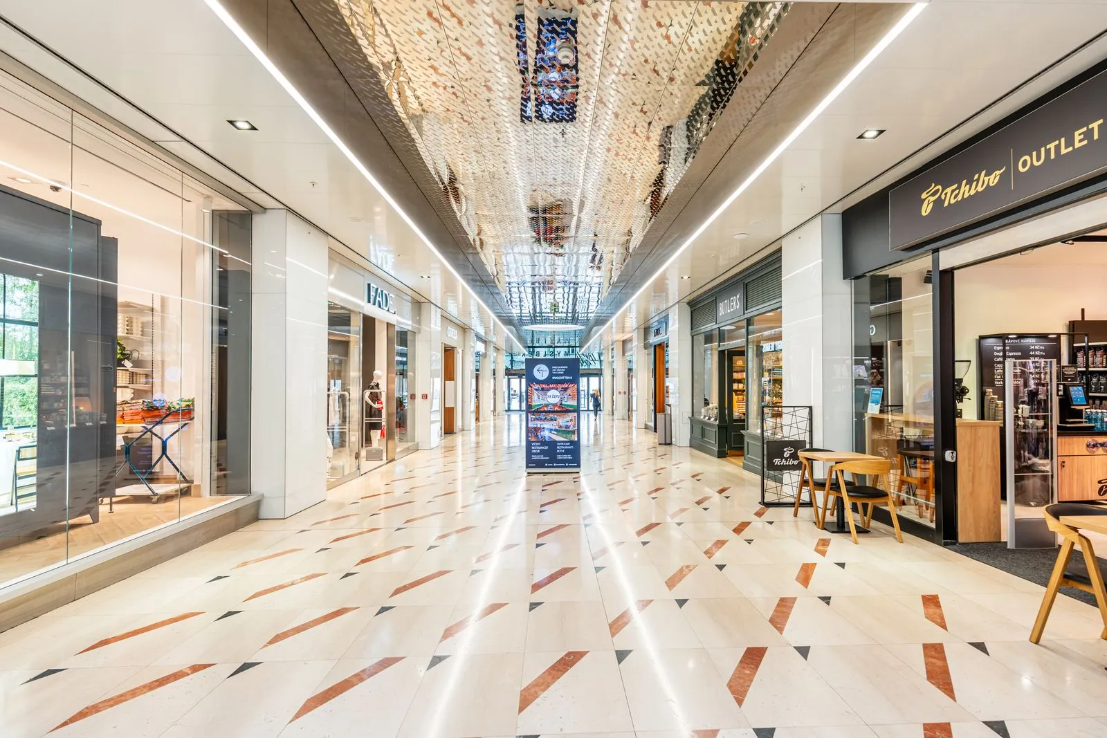 Palác Pardubice Shopping Center – Retail Space / Kiosk for Lease – photo 2