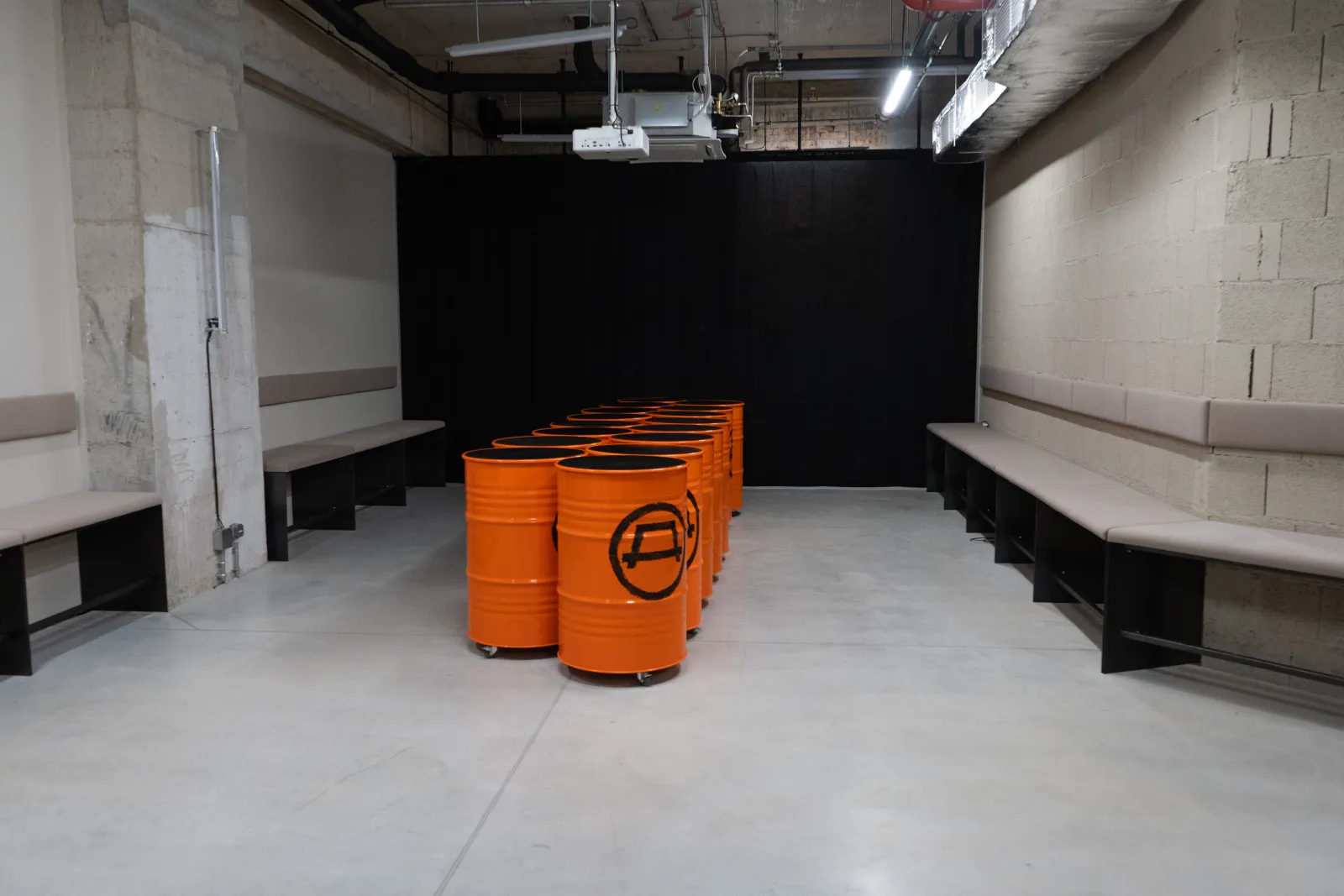 Futuristický eventový prostor s kruhovou stage Praha