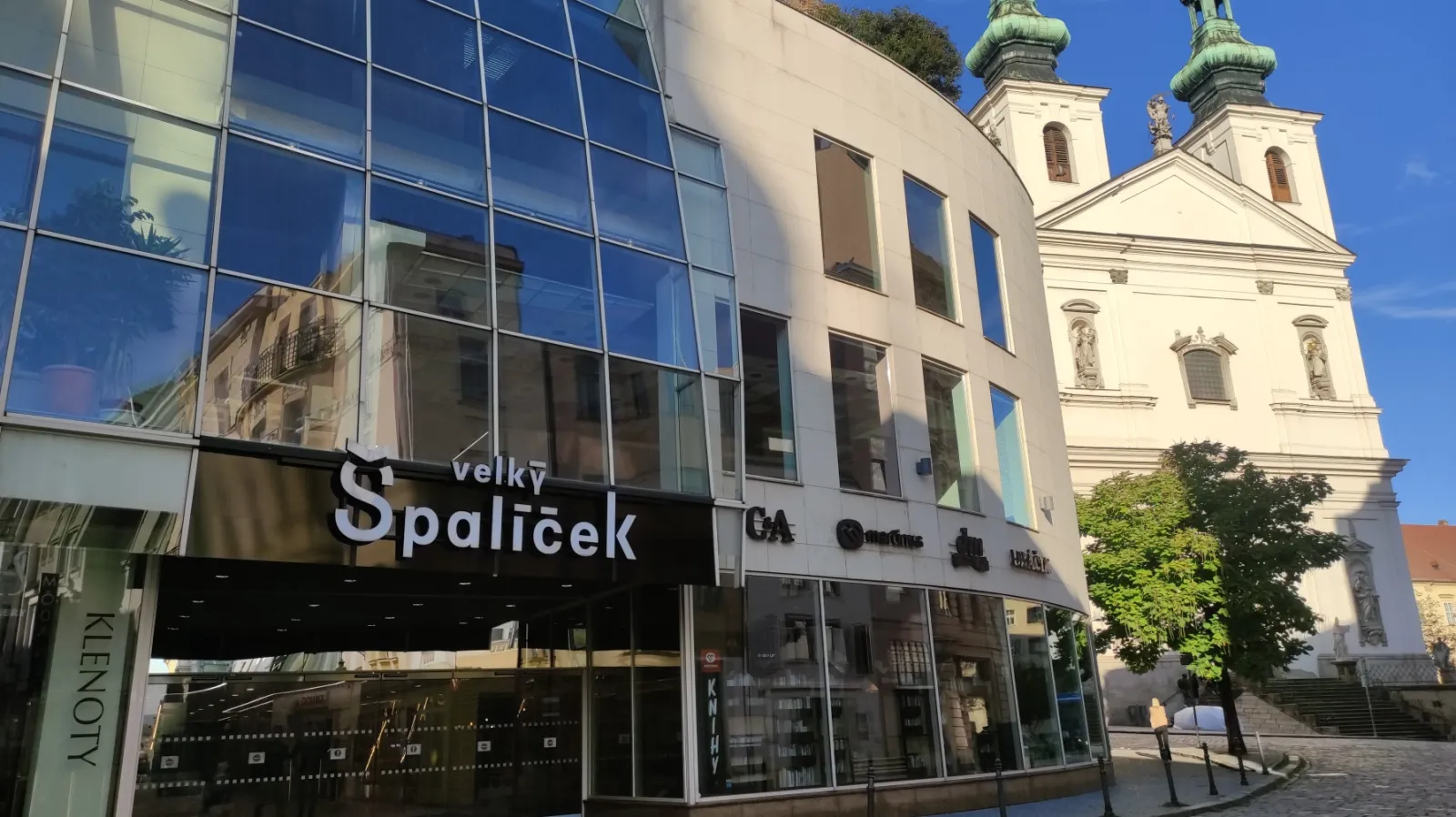 Pronájem obchodní prostor / stánek OC Velký Špalíček Brno Dejsiprostor – fotka 3