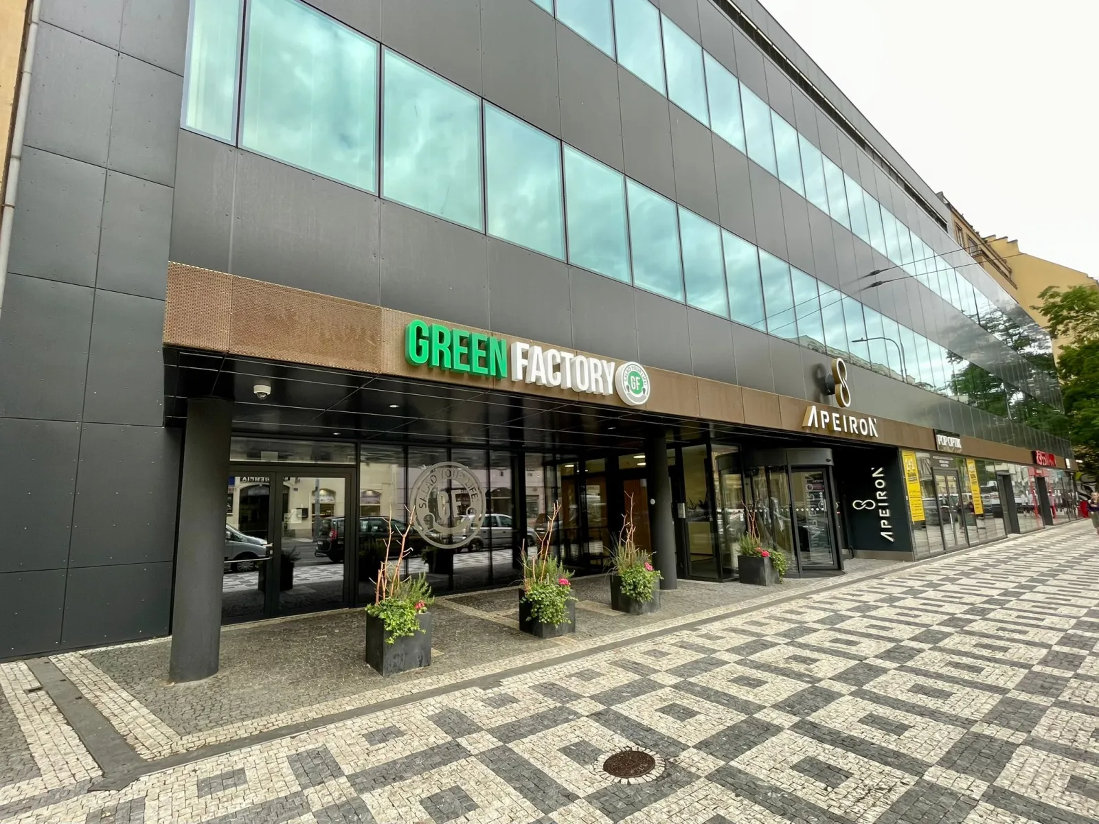 Apeiron – retail space for lease, Prague 8 (Karlín)