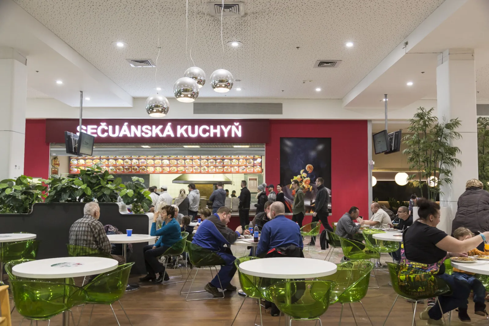 Lease of Retail Space / Kiosk in City Olomouc Shopping Centre
