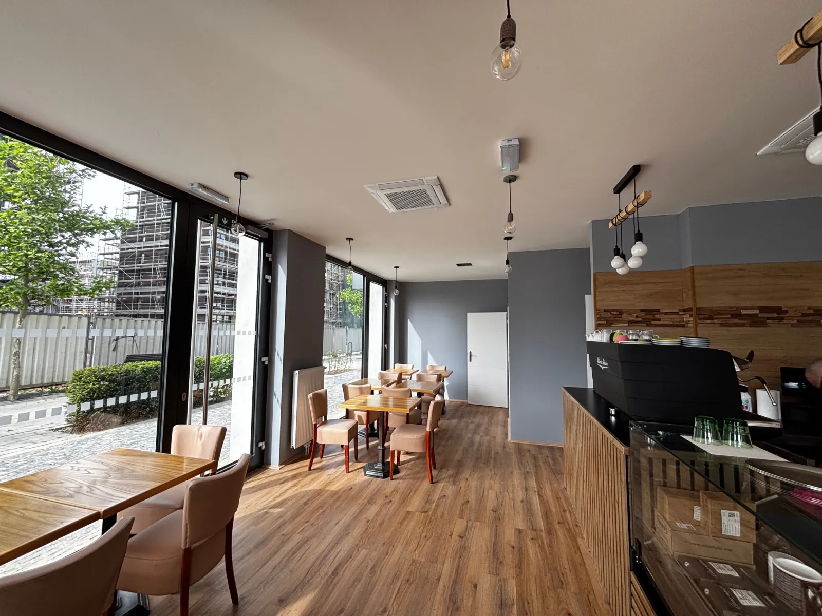 109 m² café space, Parková čtvrť — corner unit with a 39 m² terrace.