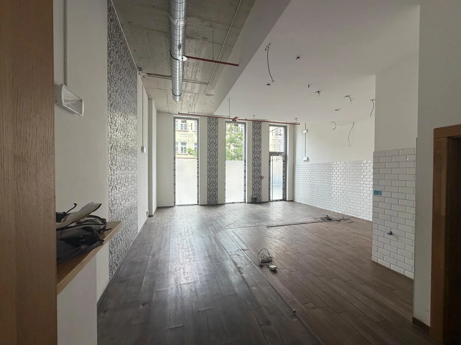 Space for a café or patisserie, 110.7 sqm, Nádražní Street, Smíchov City