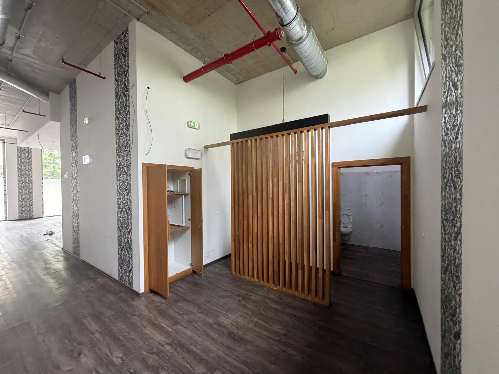 Space for a café or patisserie, 110.7 sqm, Nádražní Street, Smíchov City