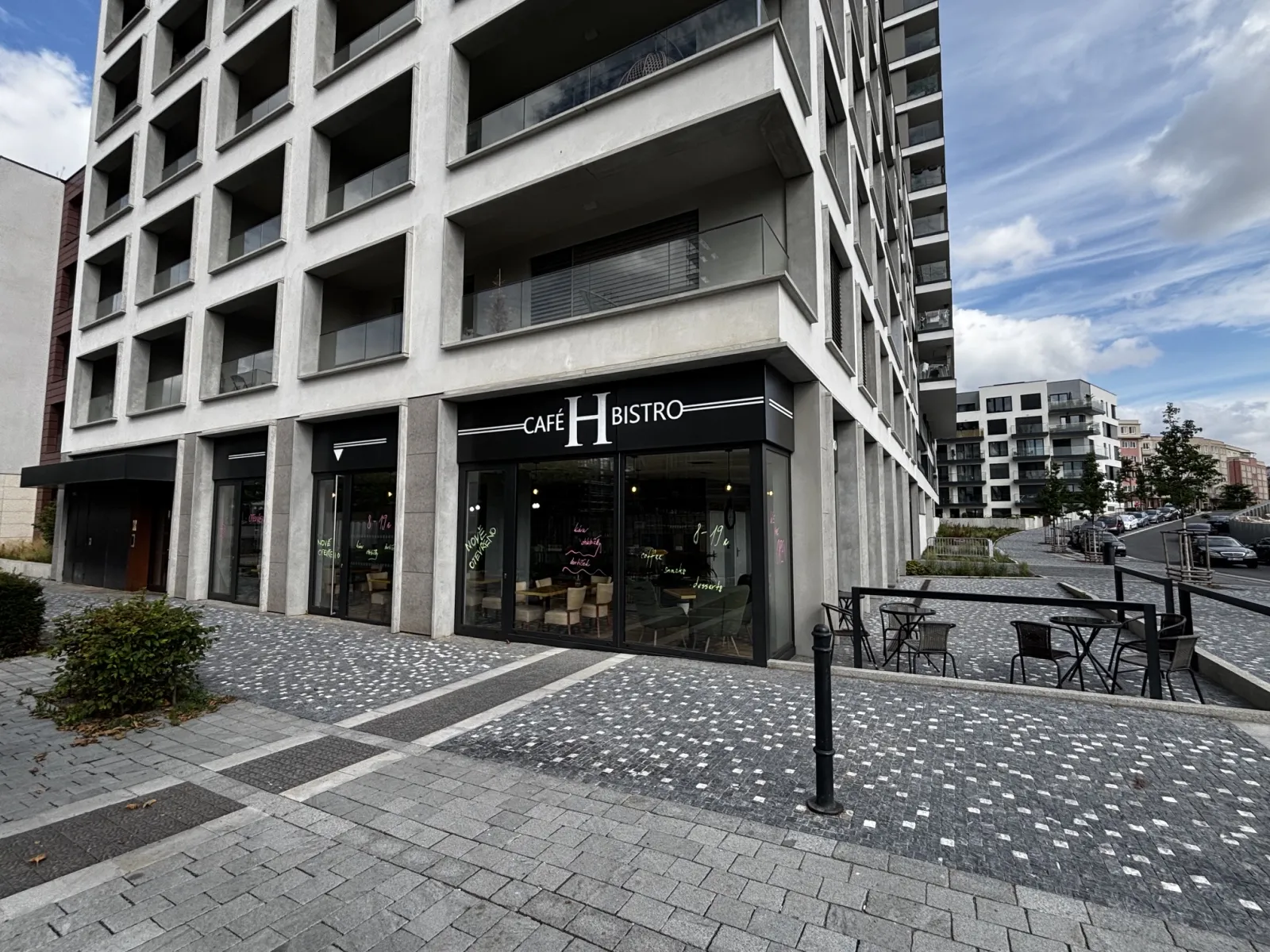 109 m² café space, Parková čtvrť — corner unit with a 39 m² terrace.