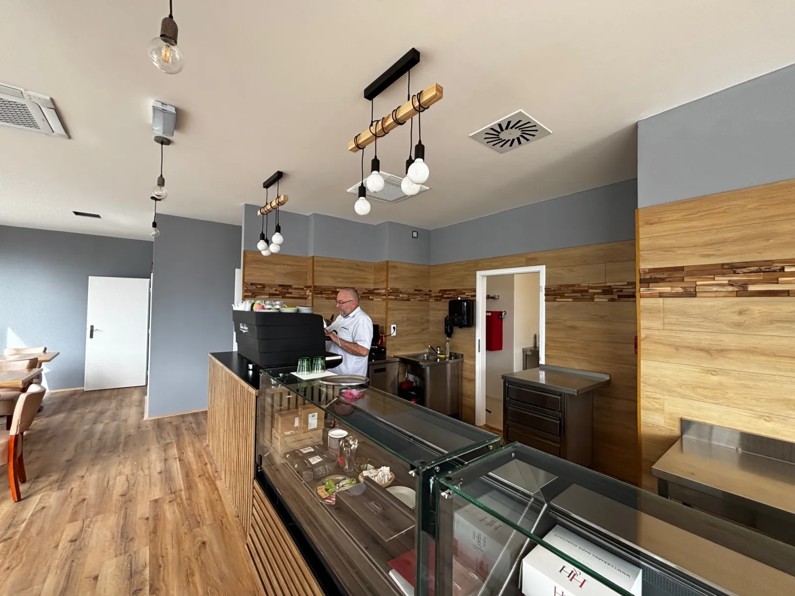 109 m² café space, Parková čtvrť — corner unit with a 39 m² terrace.