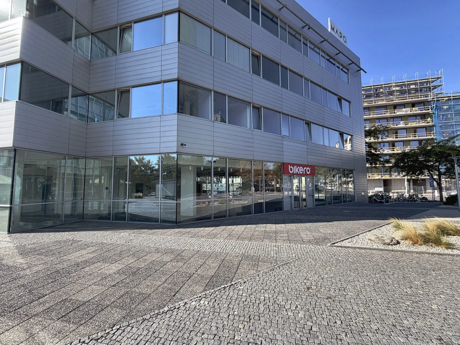 Corner retail space for showroom and services, Lighthouse